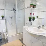 Larooms - Lp01 - 2 Zimmer, 2 Einzelbetten, 1 Doppelbett, Grosse Couch, Kueche, Balkon, Waschmaschine Merseburg