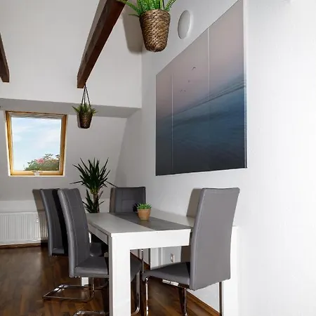 Daire Larooms Merseburg - Apartment Lp01 - 2 Zimmer, 2 Einzelbetten, 1 Doppelbett, Grosse Couch, Kueche, Balkon, Waschmaschine *