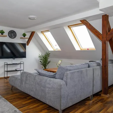 Apartment Aura - Lutherapartment -2 Zimmer, 2 Einzelbetten, 1 Doppelbett, Grosse Couch, Kueche, Balkon, Waschmaschine