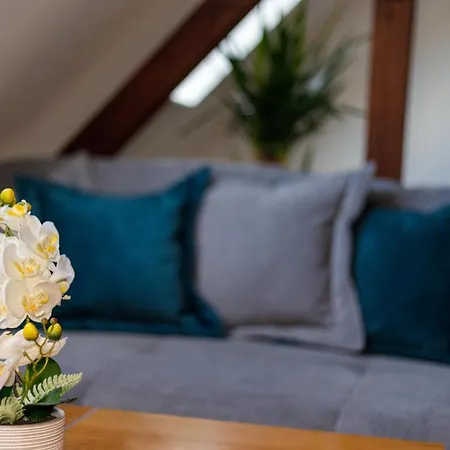 Daire Larooms Merseburg - Apartment Lp01 - 2 Zimmer, 2 Einzelbetten, 1 Doppelbett, Grosse Couch, Kueche, Balkon, Waschmaschine Merseburg