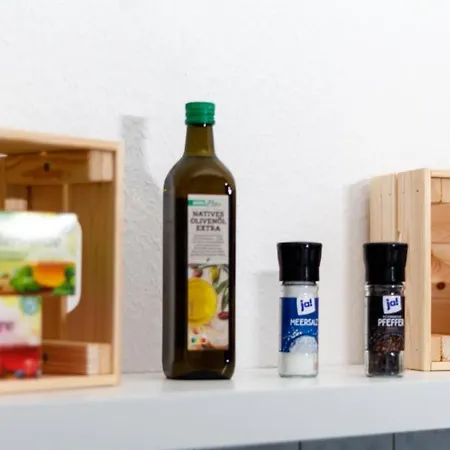 Aura - Lutherapartment -2 Zimmer, 2 Einzelbetten, 1 Doppelbett, Grosse Couch, Kueche, Balkon, Waschmaschine Merseburg