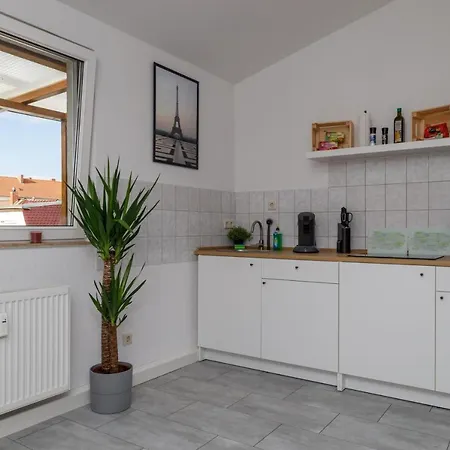 Apartment Aura - Lutherapartment -2 Zimmer, 2 Einzelbetten, 1 Doppelbett, Grosse Couch, Kueche, Balkon, Waschmaschine