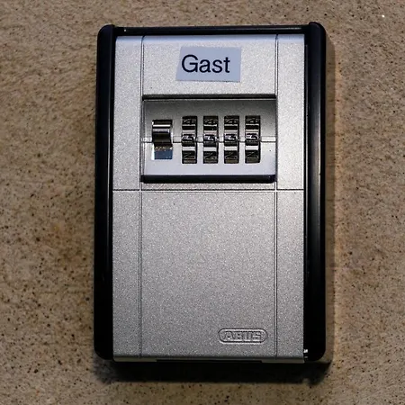 Apartment Aura - Lutherapartment -2 Zimmer, 2 Einzelbetten, 1 Doppelbett, Grosse Couch, Kueche, Balkon, Waschmaschine Merseburg