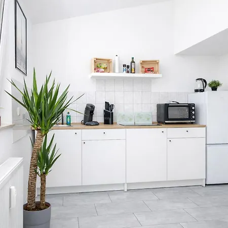 Apartmán Larooms - Lp01 - 2 Zimmer, 2 Einzelbetten, 1 Doppelbett, Grosse Couch, Kueche, Balkon, Waschmaschine