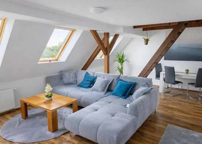 Apartmán Larooms - Lp01 - 2 Zimmer, 2 Einzelbetten, 1 Doppelbett, Grosse Couch, Kueche, Balkon, Waschmaschine Merseburg