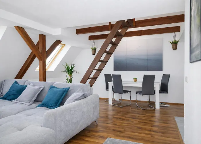 Larooms - Lp01 - 2 Zimmer, 2 Einzelbetten, 1 Doppelbett, Grosse Couch, Kueche, Balkon, Waschmaschine * Merseburg