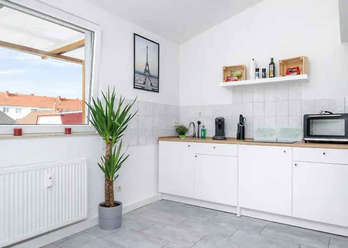 Larooms - Lp01 - 2 Zimmer, 2 Einzelbetten, 1 Doppelbett, Grosse Couch, Kueche, Balkon, Waschmaschine * Merseburg