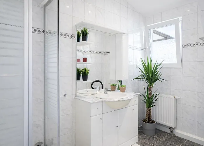 Larooms - Lp01 - 2 Zimmer, 2 Einzelbetten, 1 Doppelbett, Grosse Couch, Kueche, Balkon, Waschmaschine Apartmán Merseburg